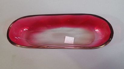 Garniture de toilette en verre teinté rose....