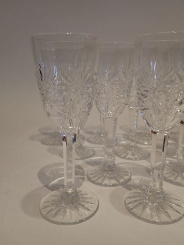 Ensemble de douze verres à vin blanc en cristal...