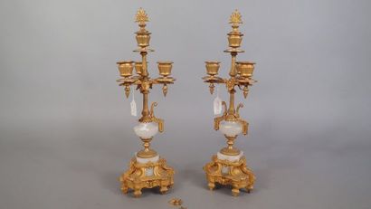 Paire de candélabres en métal doré à trois...