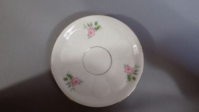Service à thé en porcelaine fine à décor...