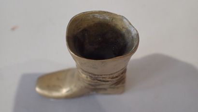 Bottine en bronze. XIXème siècle H6,8cm