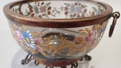 Bonbonnière couverte en verre émaillé à décor...