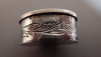 Ensemble de quatre boîtes à pilule en argent...