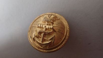Une boite de laiton ronde (boutons divers...