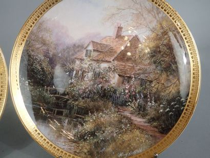 ROYAL DOULTON. Ensemble de 13 assiettes en...