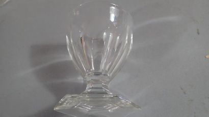 BACCARAT France, onze verres à vin blanc...