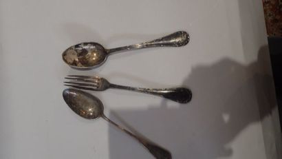 Ensemble de trois couverts entremets en argent...
