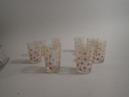 Service à liqueur en verre émaillé à décor...