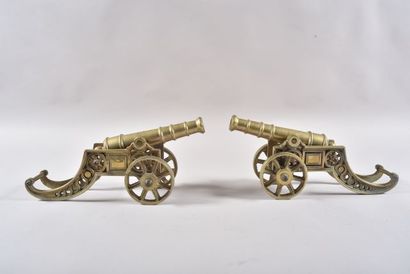 Paire de canons en laiton sur affut à roues...