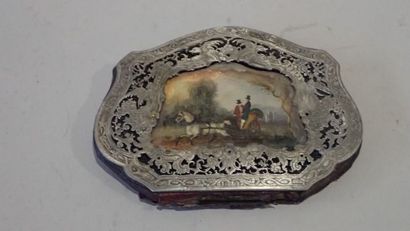 Petit porte monnaie en métal ciselé et ajouré...