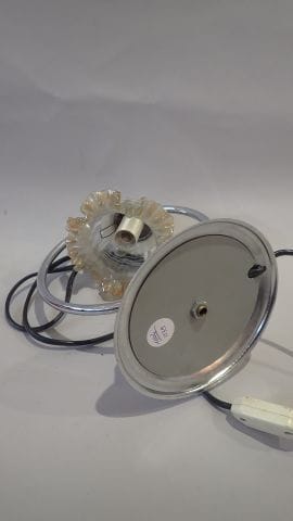 Petite lampe de table en métal argenté, abat-jour...