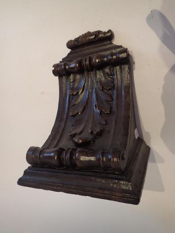 Petit console d'applique en plâtre patiné...