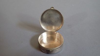Ensemble de quatre boîtes à pilule en argent...