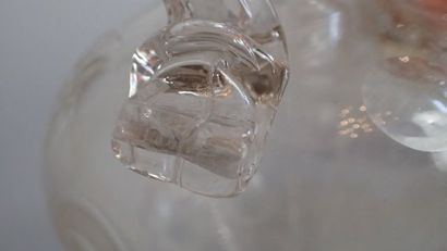 Carafe en verre en verre taillé et gravé...