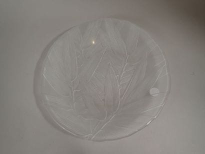 Dans le goût de VERLUX. Coupe en verre moulé...