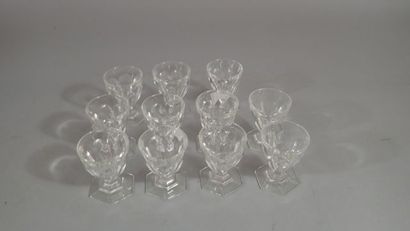 BACCARAT France, onze verres à vin blanc...
