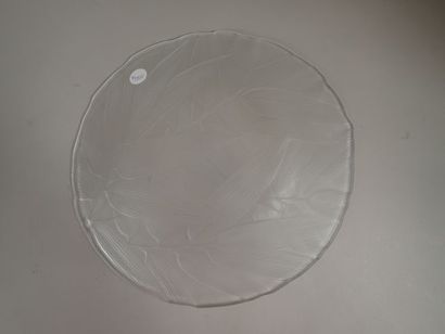 Dans le goût de VERLUX. Coupe en verre moulé...