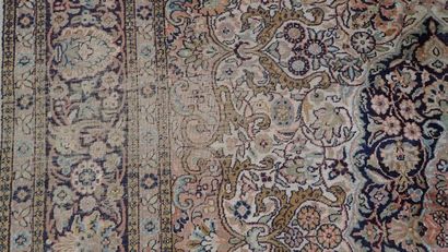 Tapis en soie. Usures 153x214cm