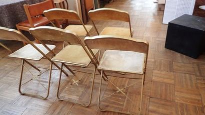 Dans le goût de CHAISOR, suite de cinq chaises...