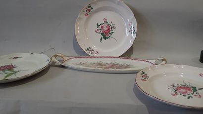 Ensemble de faïence de l'Est polychrome comprenant...