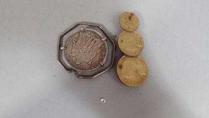 Pince à billet en argent centré d'une pièce...