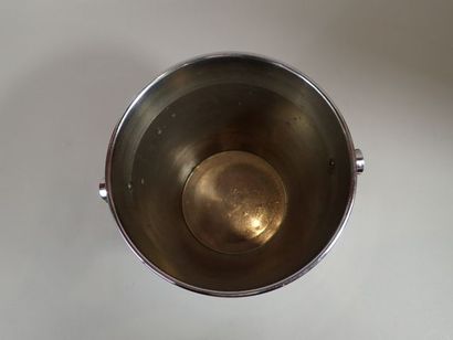 Seau à champagne en métal chromé à décor...