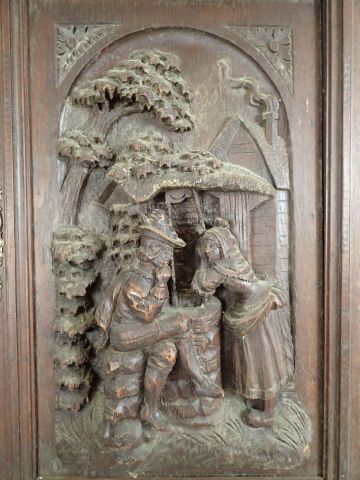 Porte de buffet en bois sculpté figurant...
