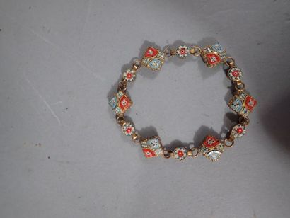 Ensemble en micro-mosaïque comprenant un...