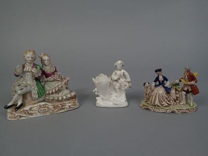 Deux groupes en porcelaine polychrome et...