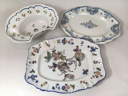 Ensemble de deux plats ovales en faïence...