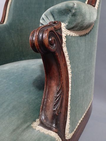 Bergère en acajou mouluré et sculpté, le...