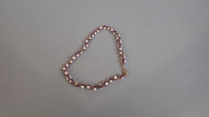 Lot de bijoux fantaisie comprenant :une coccinelle...