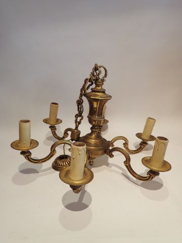 Lustre en bronze à 6 lumières de style Louis...