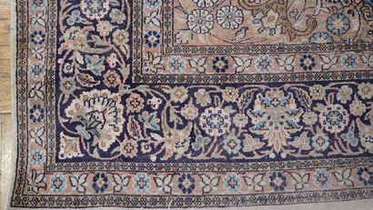 Tapis en soie. Usures 153x214cm