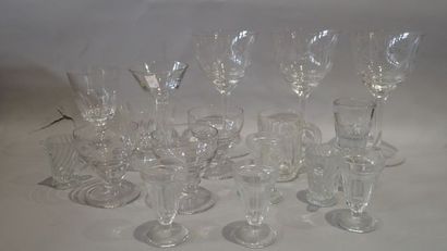 Ensemble de verres dépareillés en cristal...