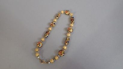 Lot de bijoux fantaisie comprenant :une coccinelle...