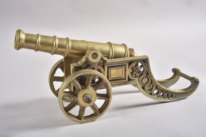 Paire de canons en laiton sur affut à roues...