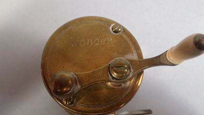 Ensemble d'éléments de pèche comprenant :...