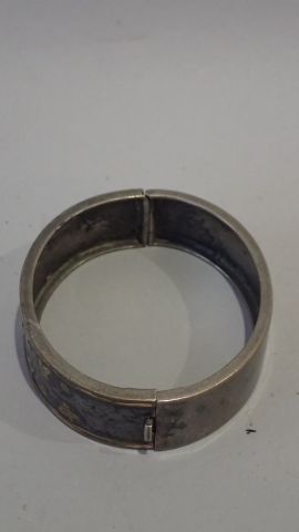 Petit porte monnaie en métal ciselé et ajouré...