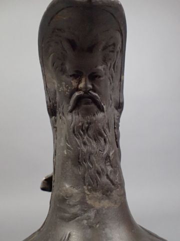 Henri. HUPPE (1855-?). Pichet en étain, bec...