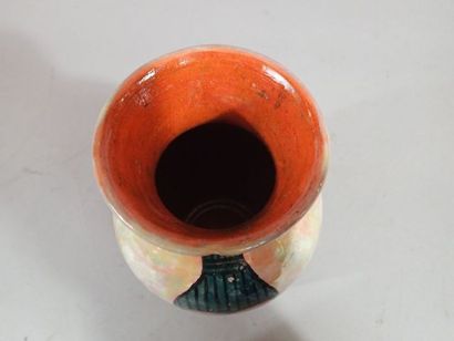 MASSAMBA, vase en terre à décor de têtes...