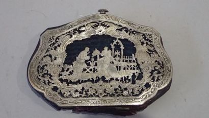 Petit porte monnaie en métal ciselé et ajouré...