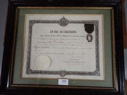 Ensemble de trois diplômes de médaille encadré:...