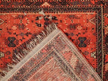 Tapis marocain en laine polychrome de prière...