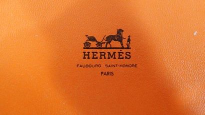 Hermès. Deux boites en carton siglées. Dimensions...
