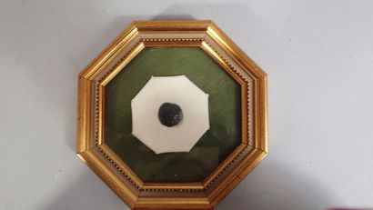 Petite pièce gauloise en bronze à décor d'une...