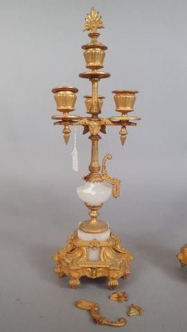 Paire de candélabres en métal doré à trois...