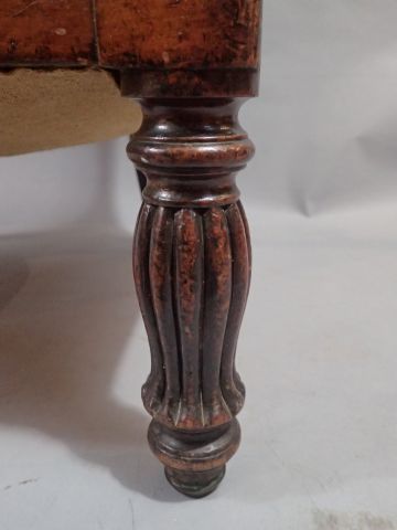 Bergère en acajou mouluré et sculpté, le...