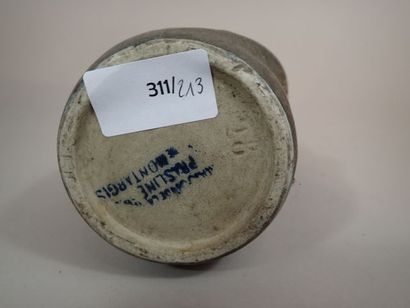 DENBAC. Vase en grès émaillé, le corps légèrement...