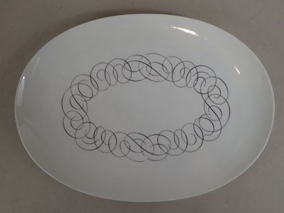Raymond LOEWY pour W. GERMANIA. Plat en porcelaine...